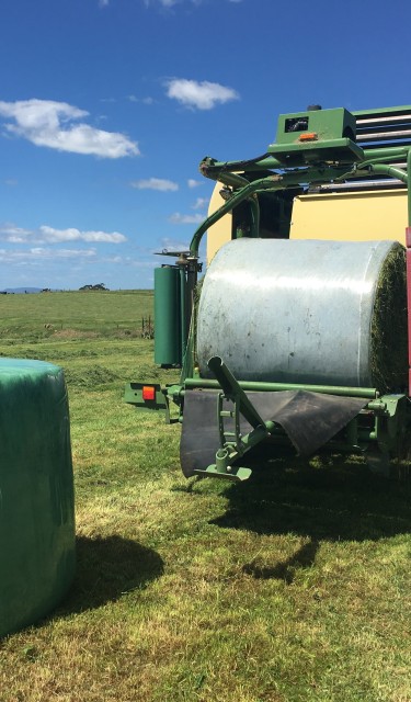 bale wrapping machine